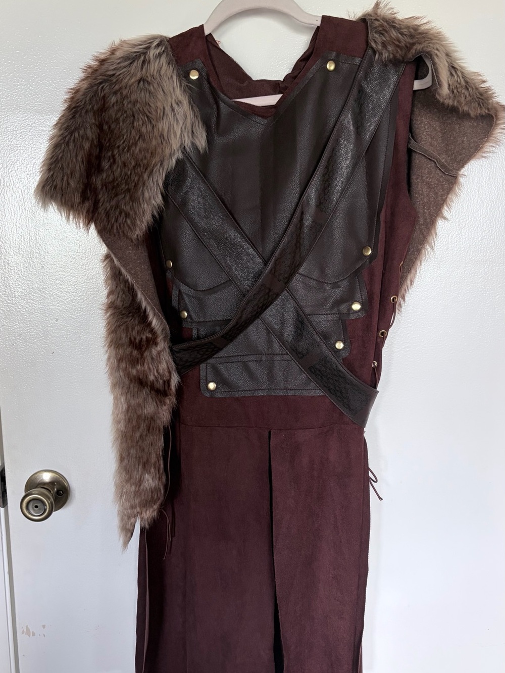Spirit Men’s S Halloween Viking Medieval Renaissance Warrior Faux Fur Costume